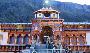 Badrinath yatra by helicopter