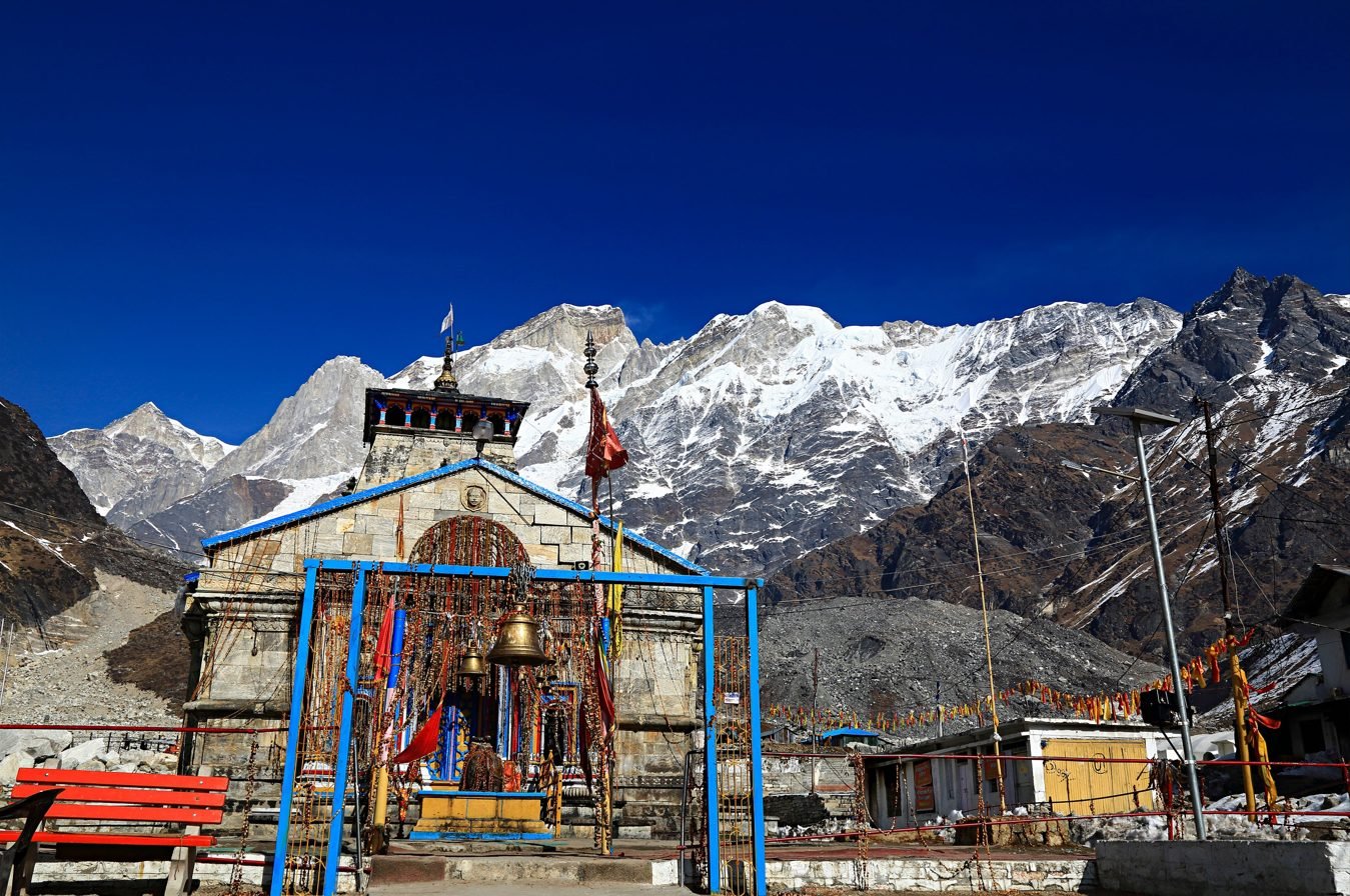 Kedarnath temple below the Himalayan range